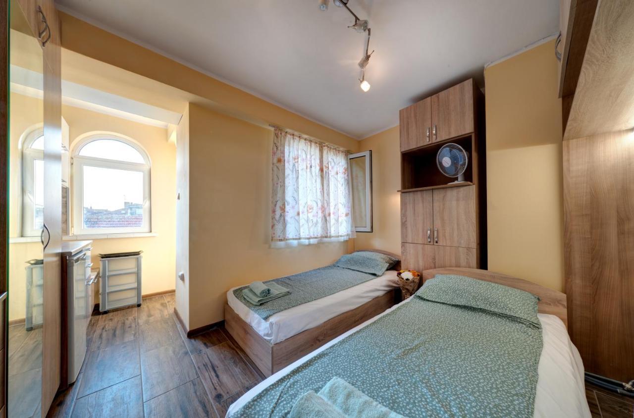 Funny-Gunny Room To The Sea Garden Burgas City Exterior foto